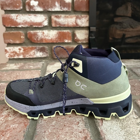 On womens Cloudtrax hiking shoes, size 9.5, preowned,excellent condition - Picture 3 of 9